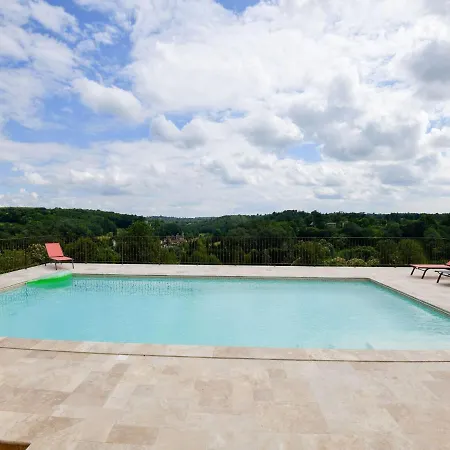 Majestic With Swimming Pool