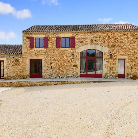 Majestic With Swimming Pool Holiday home